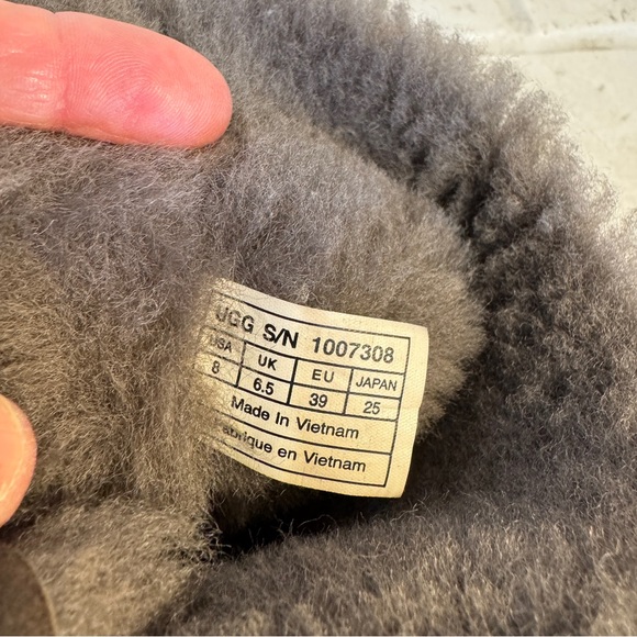 UGG Women's Bailey Bow Winter Boot Size 8 UGG S/N 1007308 - Picture 3 of 11